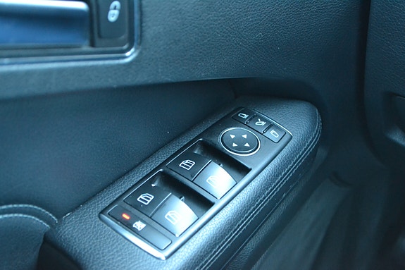 Mercedes-Benz E200 20 of 29