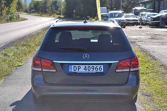 Mercedes-Benz E200 5 of 29