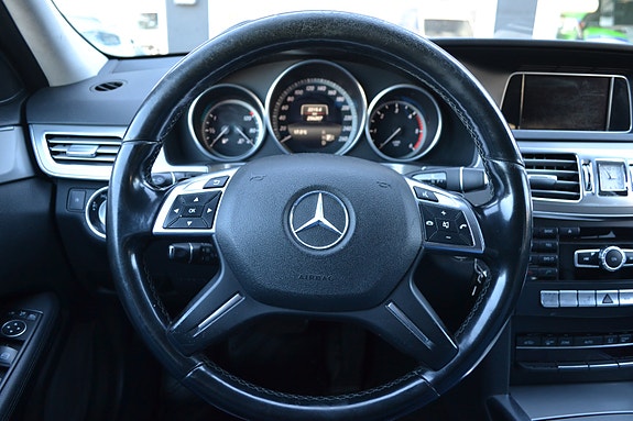 Mercedes-Benz E200 17 of 29