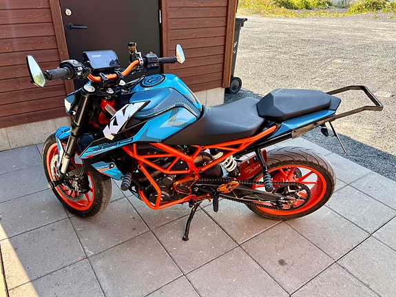 KTM 390 Duke 2 of 5