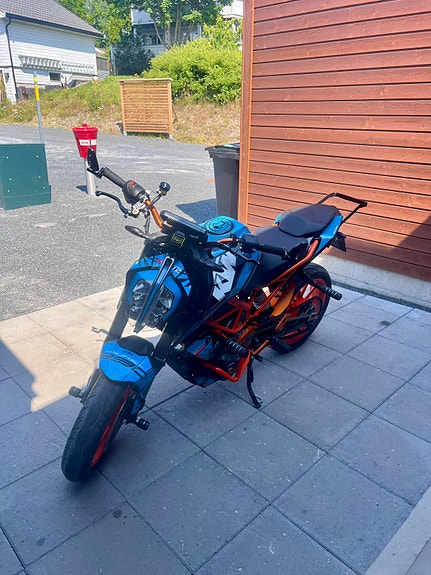 KTM 390 Duke 3 of 5