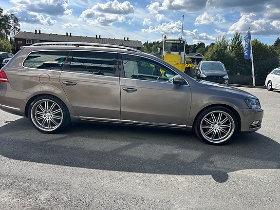 Volkswagen Passat 5 of 30