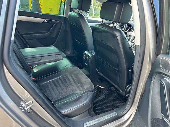 Volkswagen Passat 22 of 30