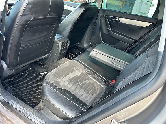 Volkswagen Passat 26 of 30