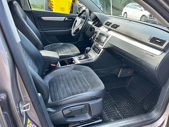 Volkswagen Passat 24 of 30