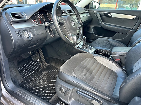 Volkswagen Passat 30 of 30