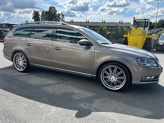 Volkswagen Passat 3 of 30