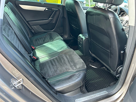 Volkswagen Passat 21 of 30