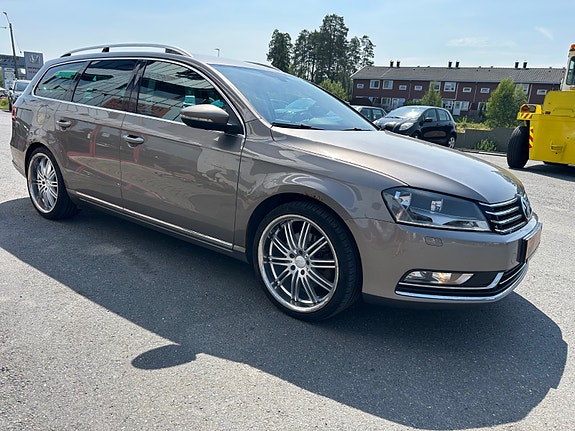 Volkswagen Passat 2 of 5