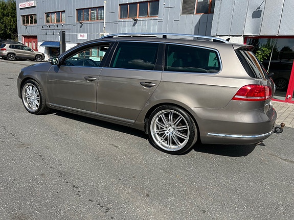 Volkswagen Passat 13 of 30