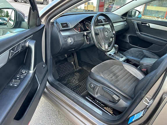 Volkswagen Passat 29 of 30