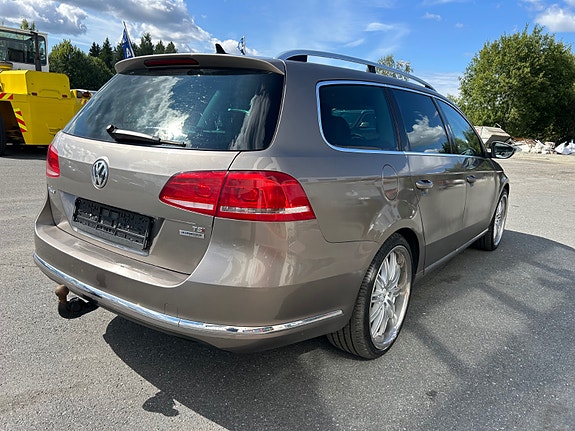 Volkswagen Passat 8 of 30