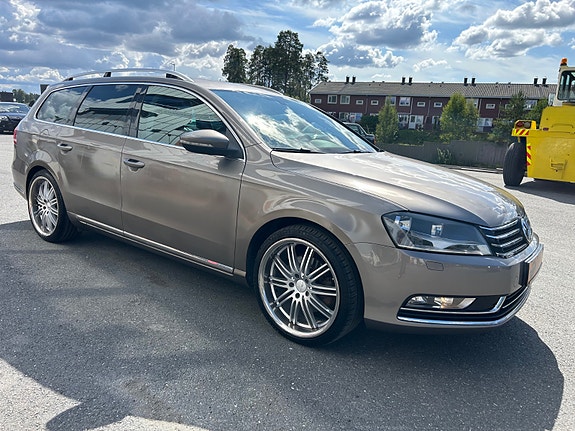 Volkswagen Passat 2 of 30