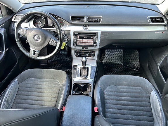 Volkswagen Passat 23 of 30