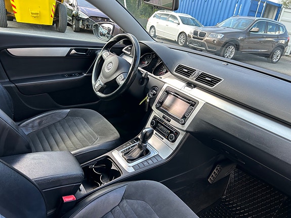 Volkswagen Passat 25 of 30