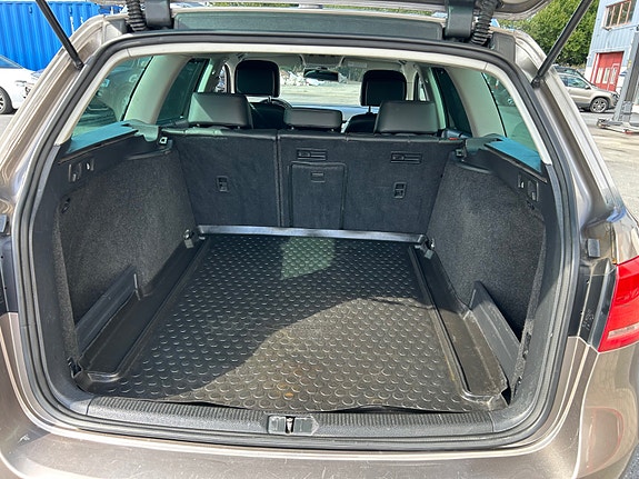 Volkswagen Passat 19 of 30