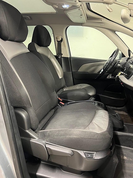 Citroen Grand C4 Picasso 24 of 28
