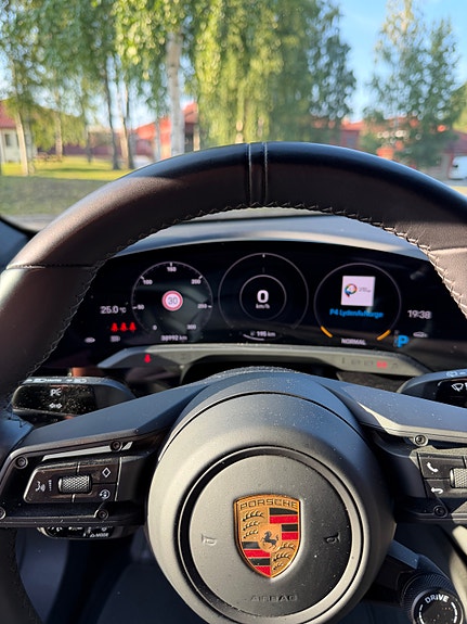 Porsche Taycan Cross Turismo 3 of 5