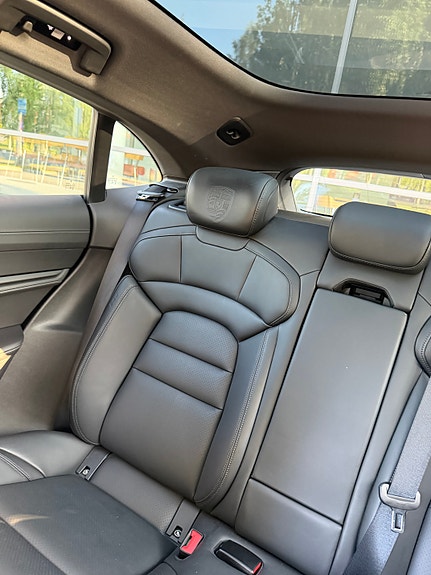 Porsche Taycan Cross Turismo 5 of 5