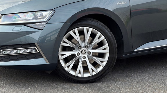 Skoda Superb 3 of 5