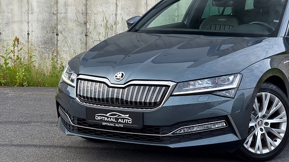 Skoda Superb 2 of 5