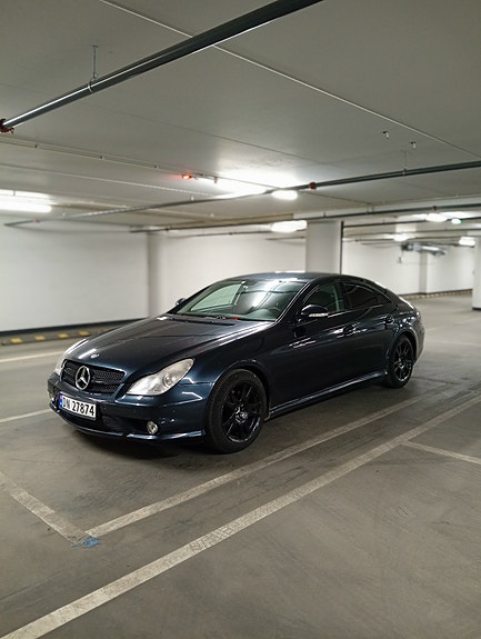 Mercedes-Benz CLS320 4 of 5