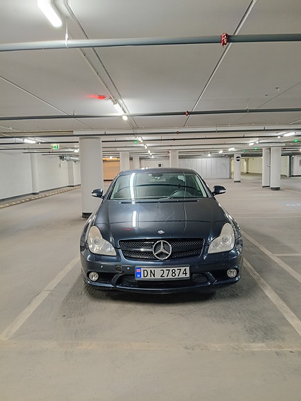 Mercedes-Benz CLS320 2 of 5