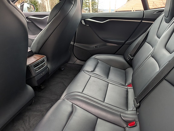 Tesla Model S 15 of 15