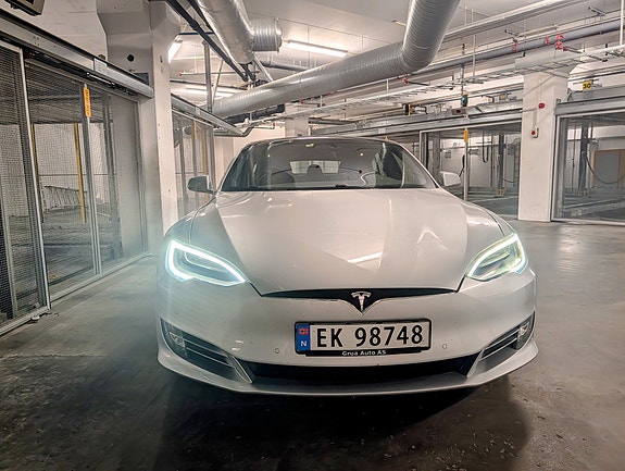 Tesla Model S 4 of 15