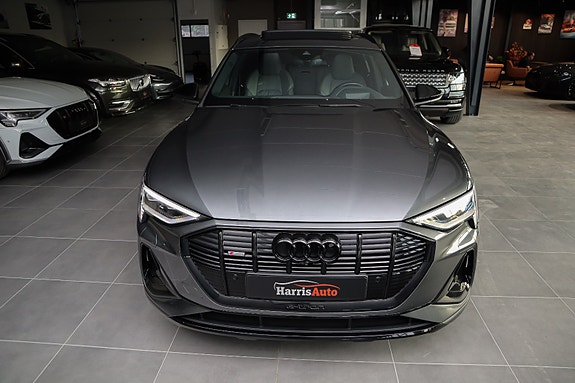 Audi e-tron 4 of 5