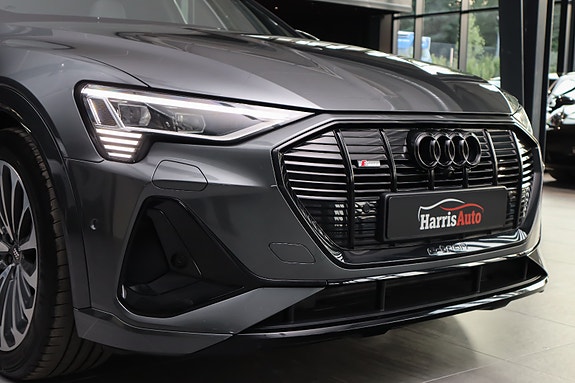 Audi e-tron 2 of 5