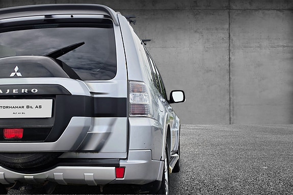 Mitsubishi Pajero 12 of 30