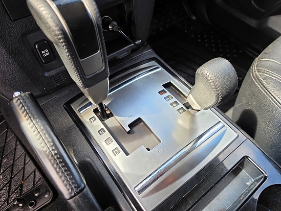 Mitsubishi Pajero 26 of 30