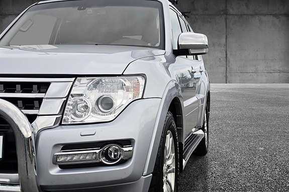 Mitsubishi Pajero 10 of 30