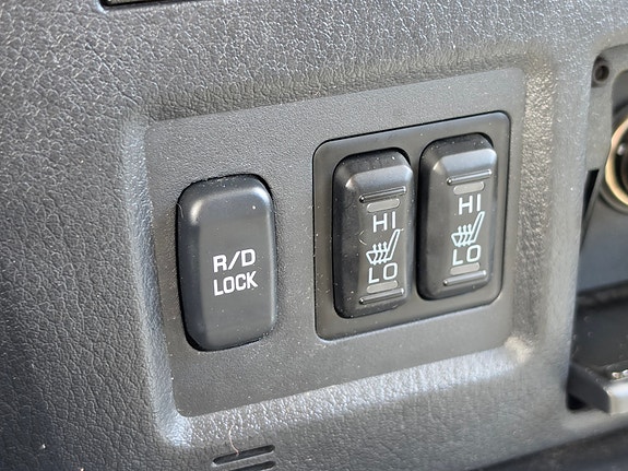 Mitsubishi Pajero 18 of 30