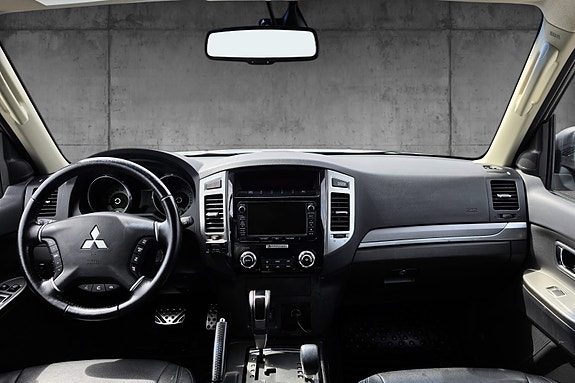 Mitsubishi Pajero 14 of 30