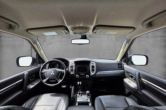 Mitsubishi Pajero 13 of 30