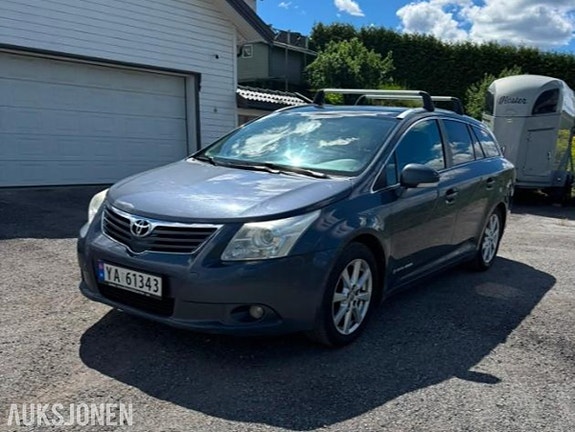 Toyota Avensis 2 of 5