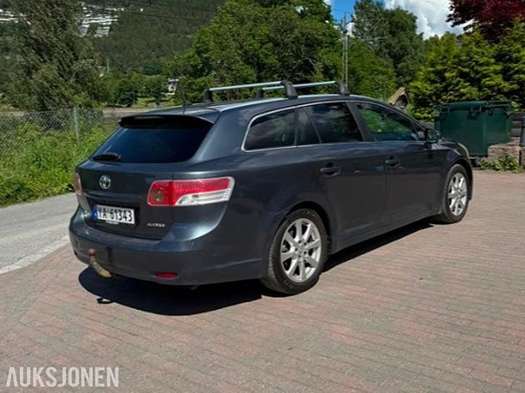 Toyota Avensis 4 of 5