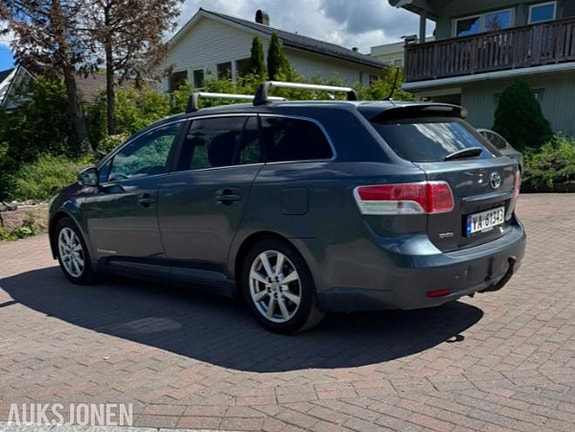Toyota Avensis 5 of 5