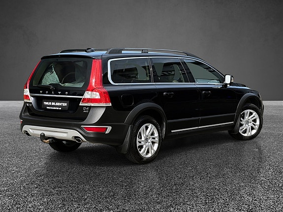 Volvo XC70 2 of 5