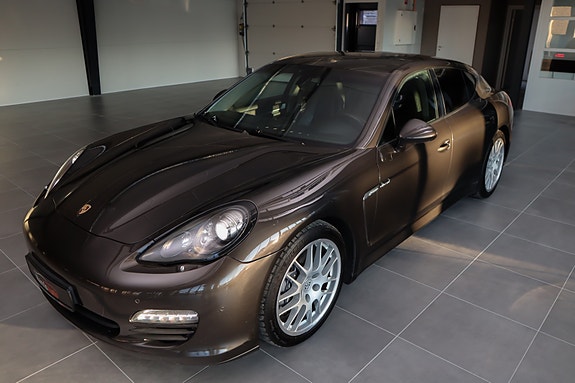Porsche Panamera 4 of 5