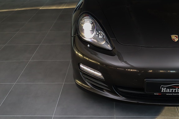 Porsche Panamera 2 of 5
