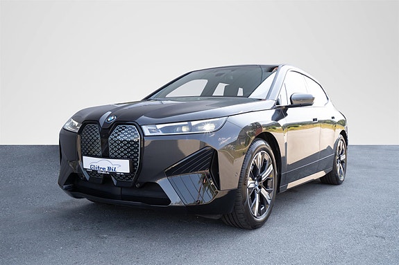 BMW iX 2 of 5