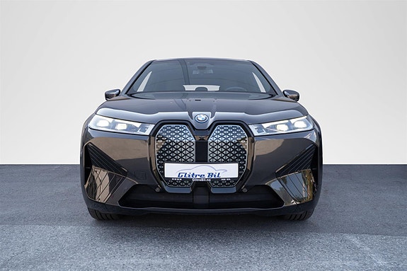 BMW iX 4 of 5