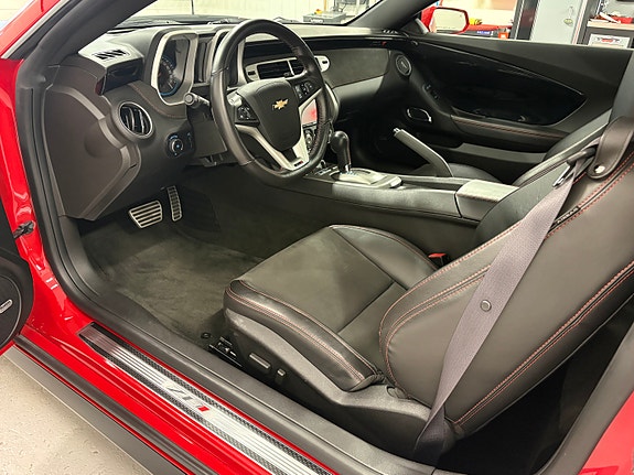 Chevrolet Camaro 16 of 30