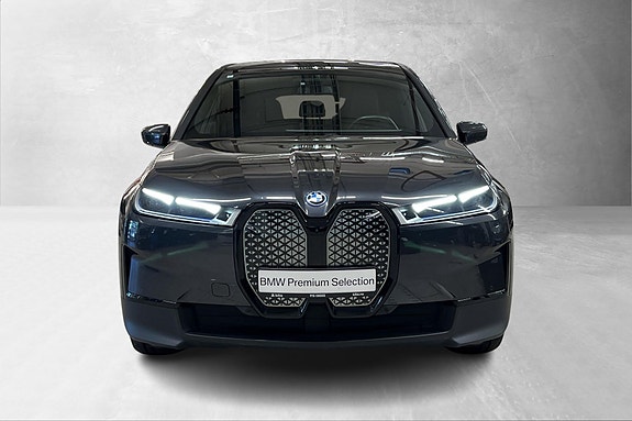 BMW iX 2 of 5