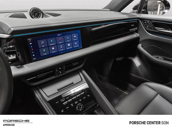 Porsche Macan 23 of 30