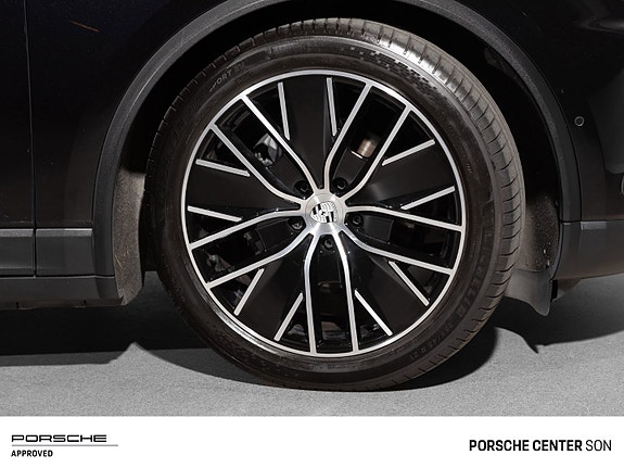 Porsche Macan 17 of 30