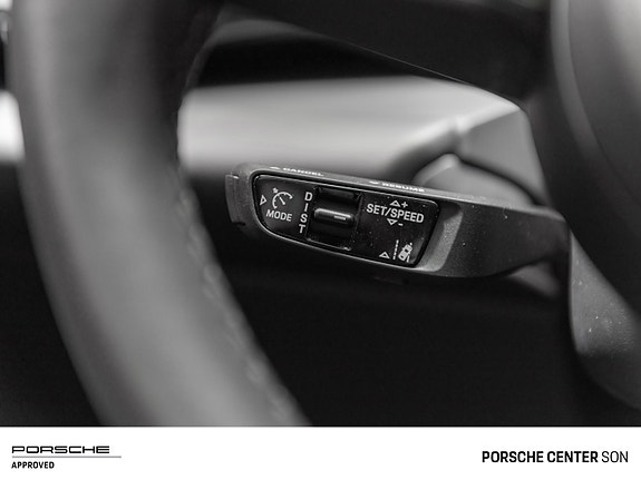 Porsche Macan 20 of 30